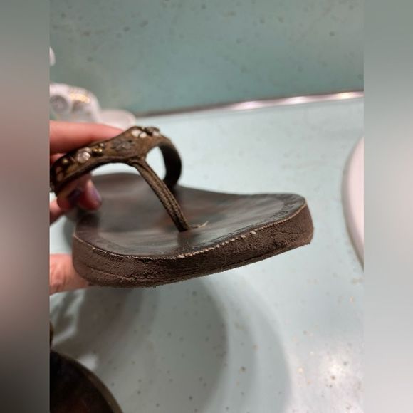 Roxy sandals in 7.5 - Picture 7 of 8